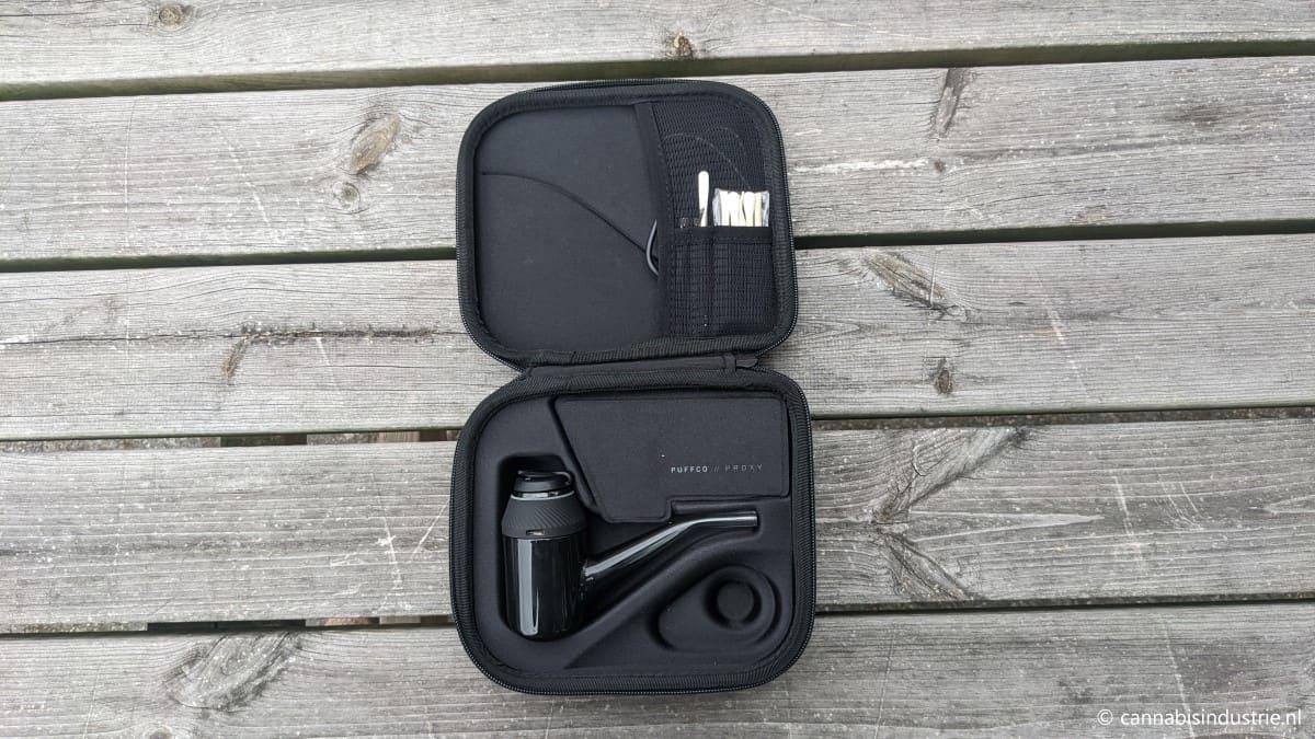 Puffco Proxy opgeborgen in travel case